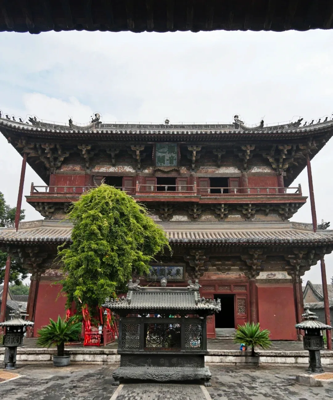 Exterior and eaves of the Guanyin Pavilion