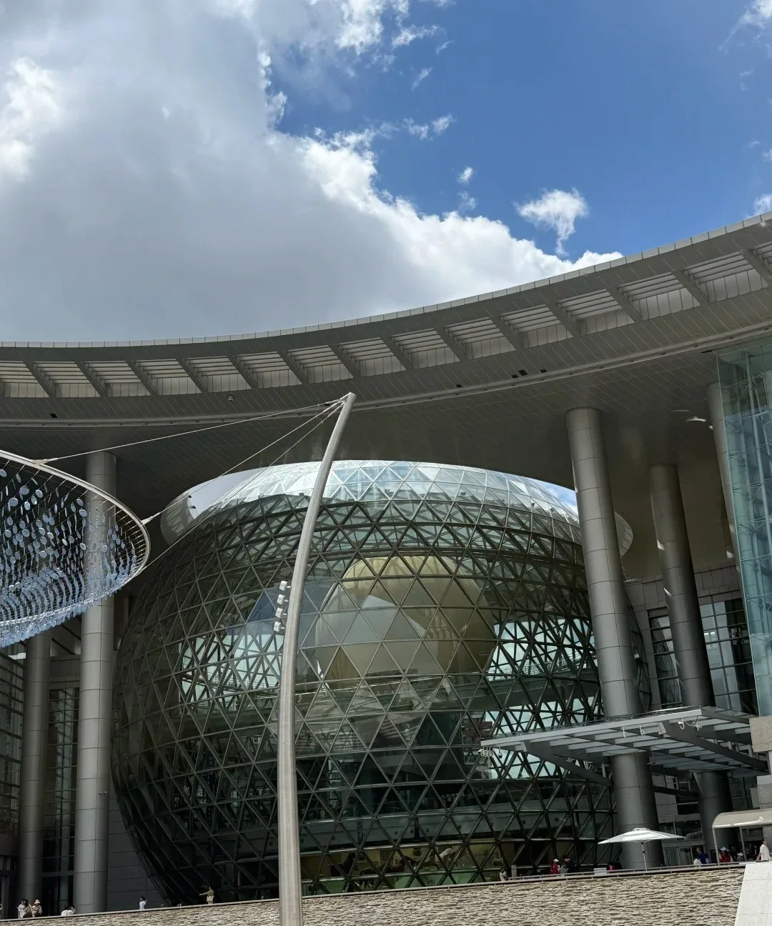 上海科技馆：世纪大道上的科学课堂