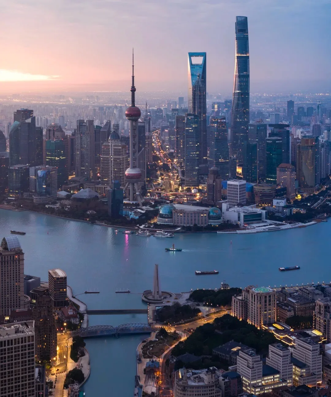 The riverside promenade and the Lujiazui skyline