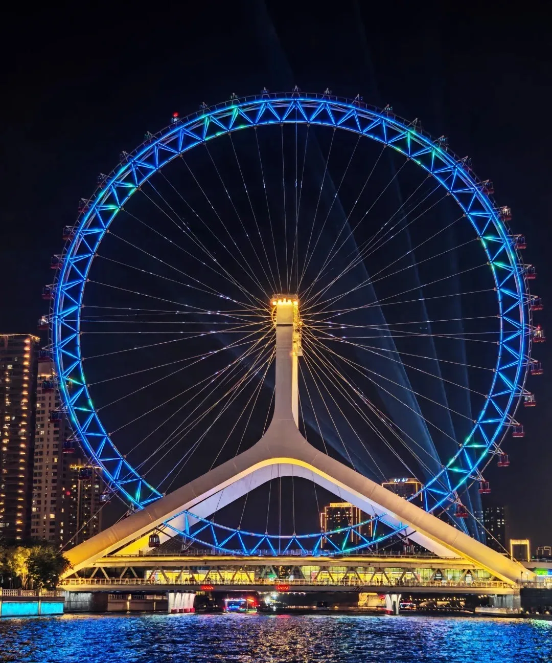 The Tianjin Eye at dusk