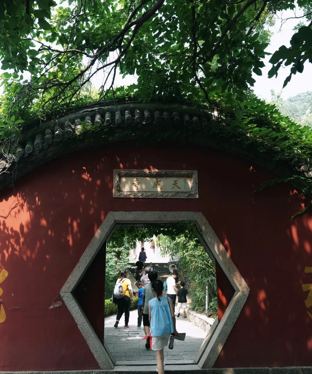 Middle-tier rocks and Wansong Temple