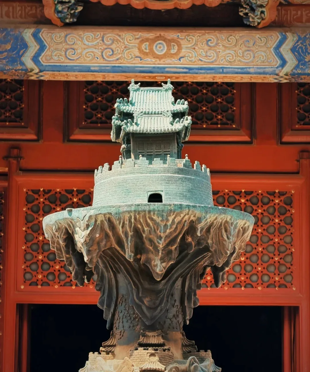 The stele pavilions in front of the Heavenly King hall
