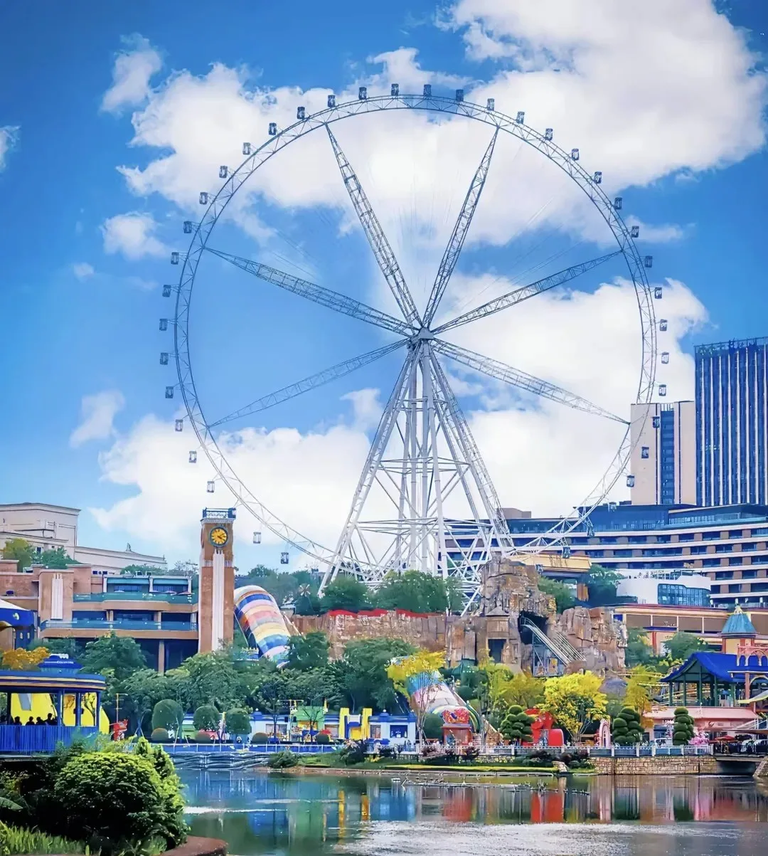 The Chongqing Eye ferris wheel at night, mirrored by the Liangjiang light show.